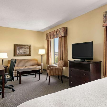 Hampton Inn & Suites Лотон Екстер'єр фото