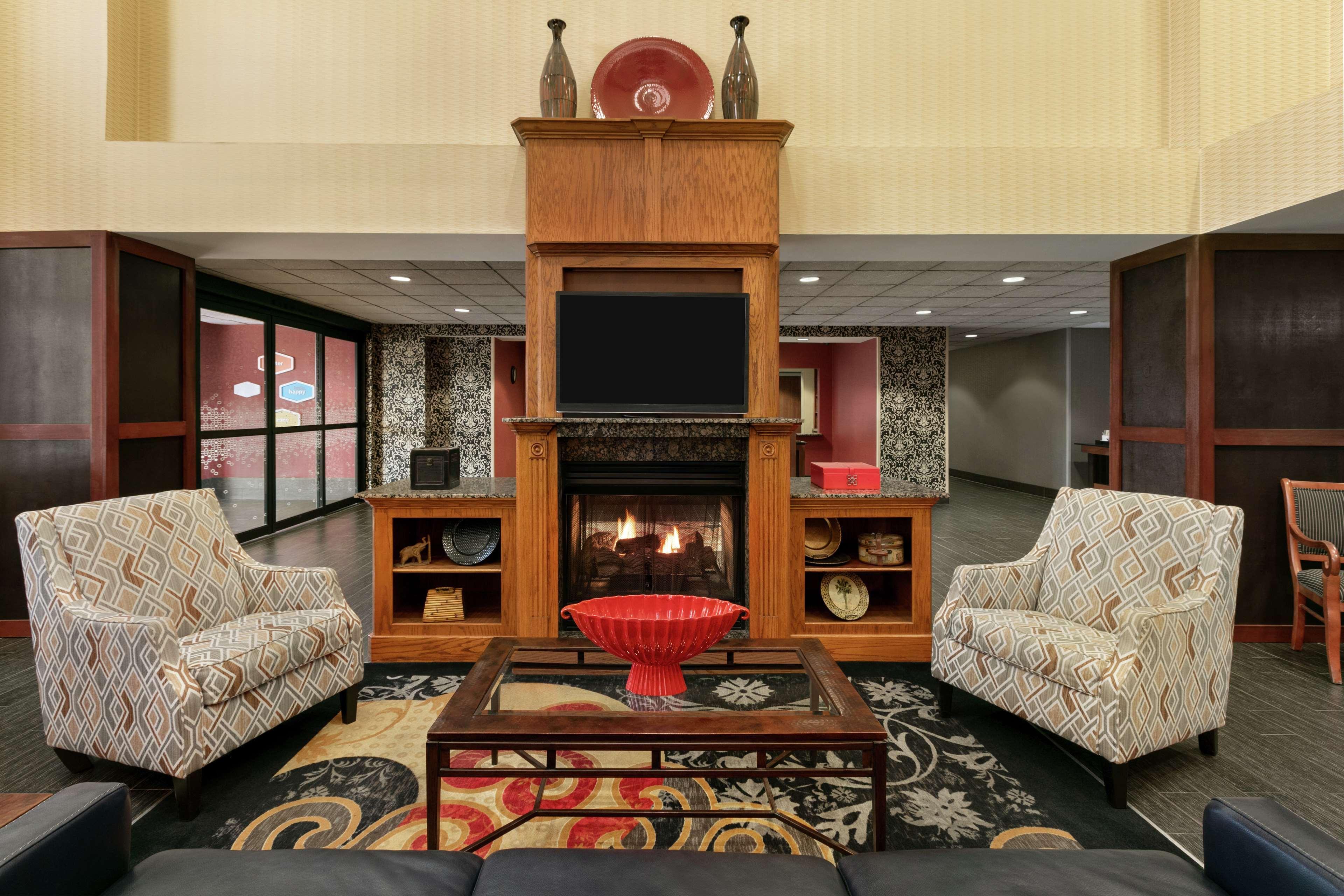 Hampton Inn & Suites Лотон Екстер'єр фото
