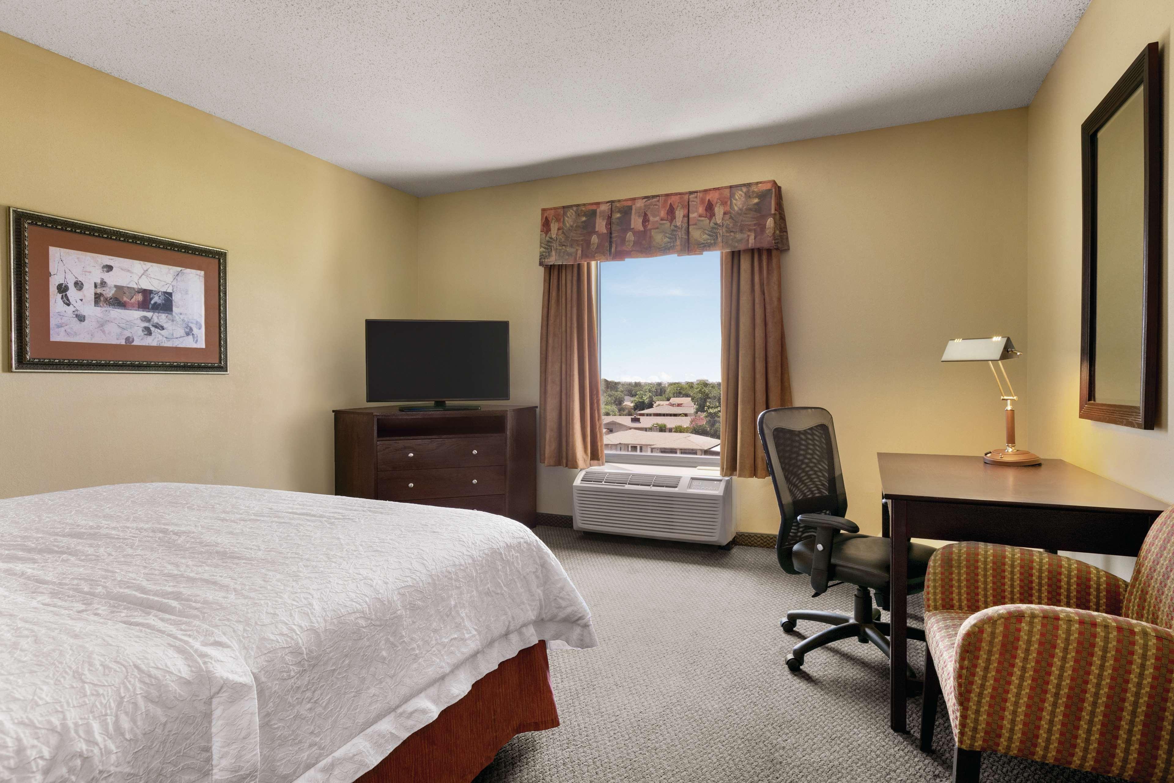Hampton Inn & Suites Лотон Екстер'єр фото
