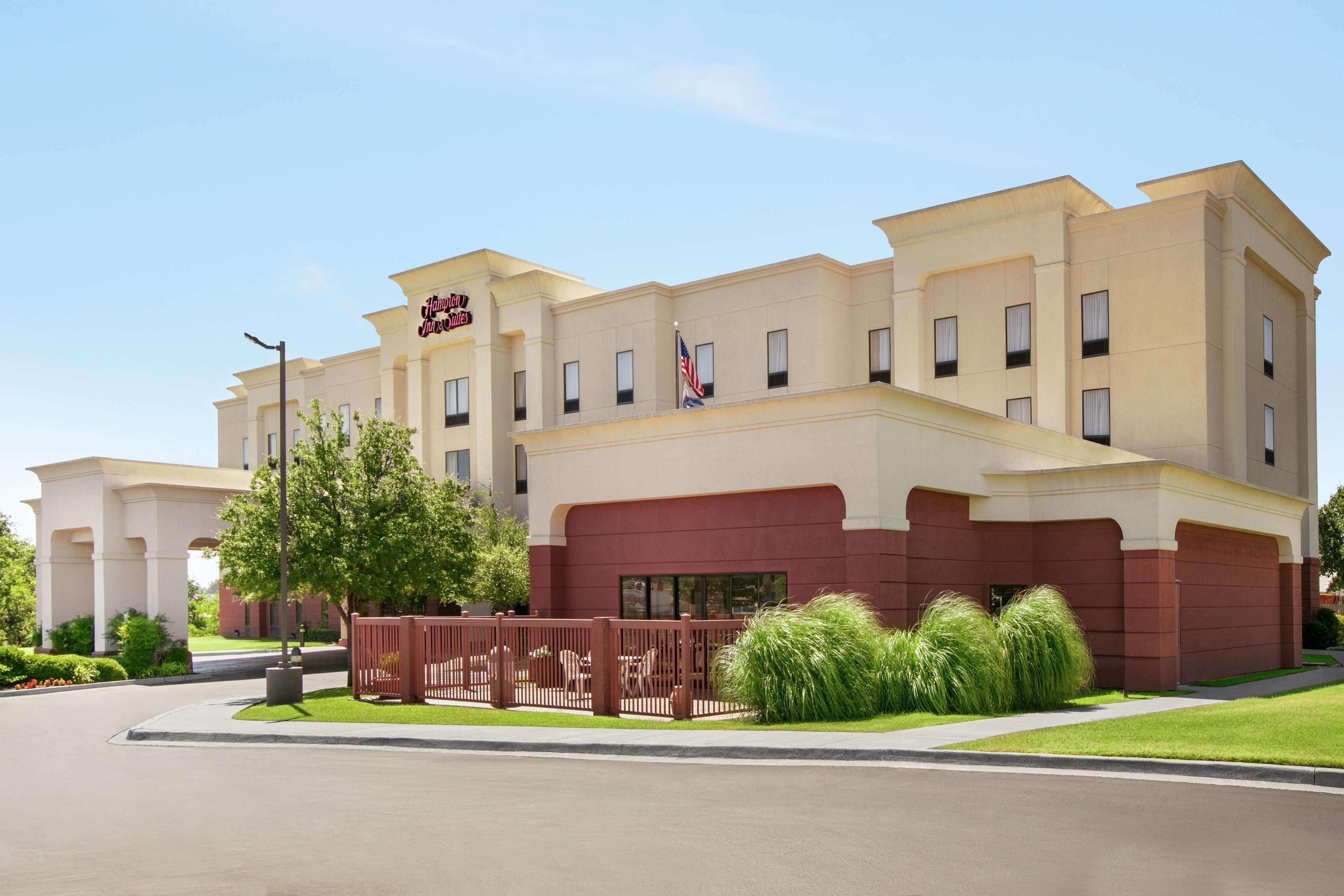 Hampton Inn & Suites Лотон Екстер'єр фото