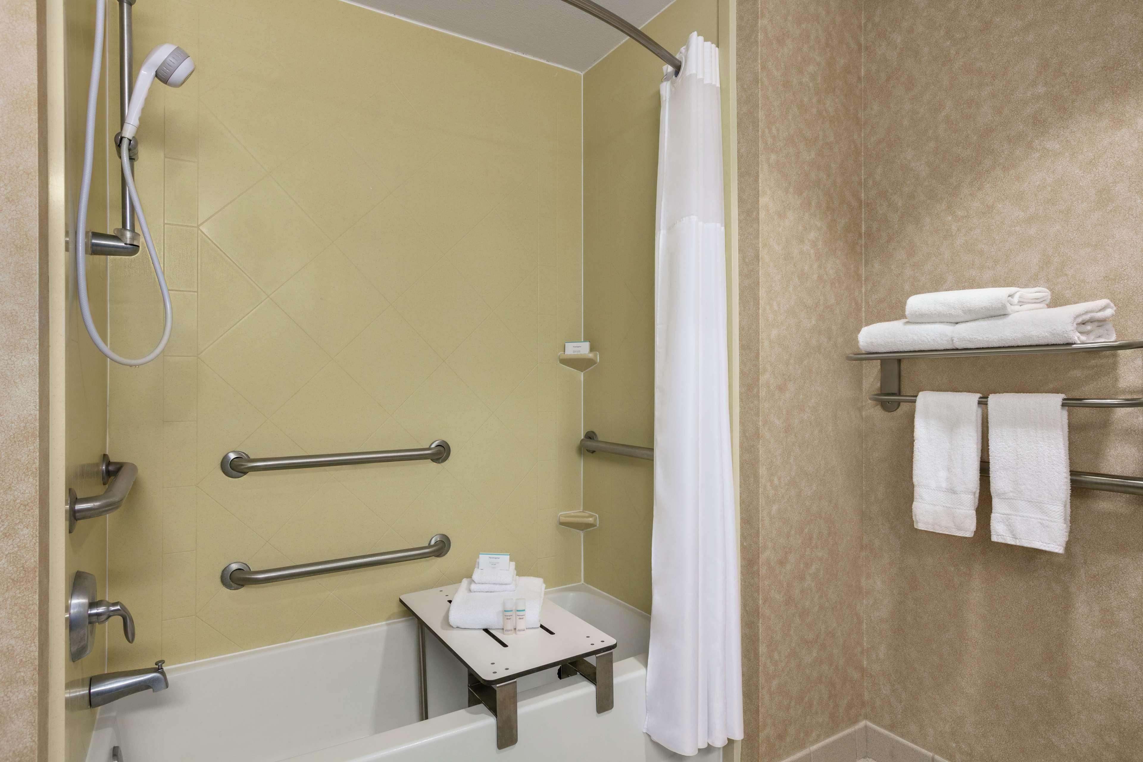Hampton Inn & Suites Лотон Екстер'єр фото