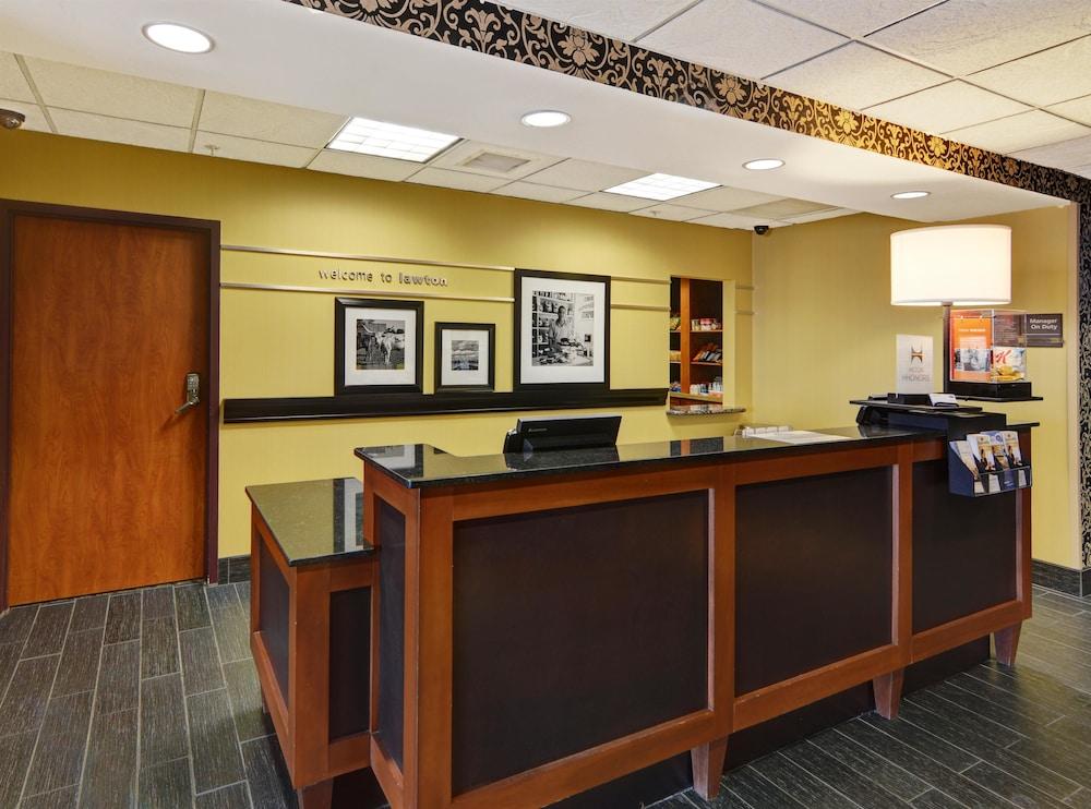 Hampton Inn & Suites Лотон Екстер'єр фото