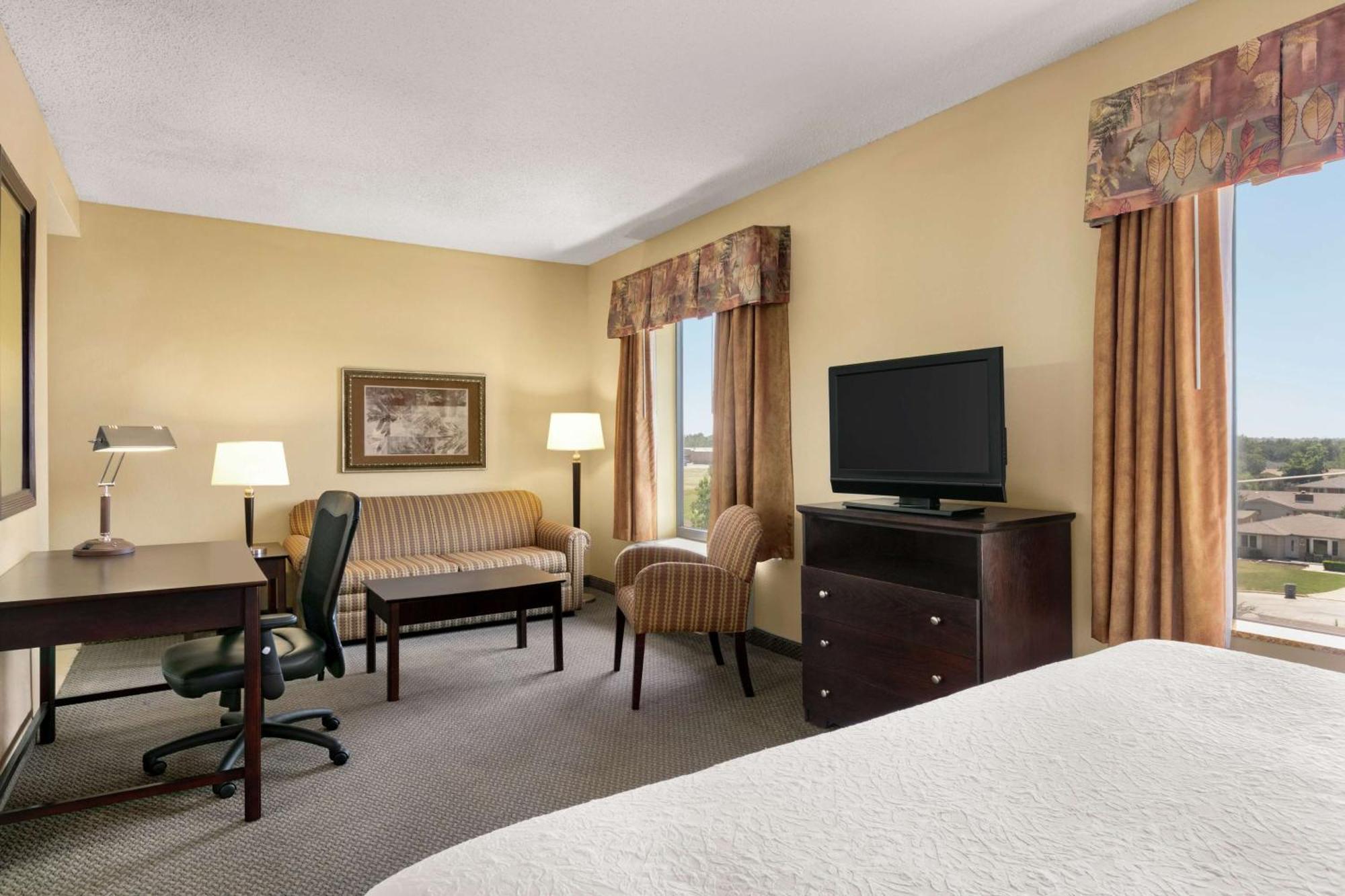 Hampton Inn & Suites Лотон Екстер'єр фото