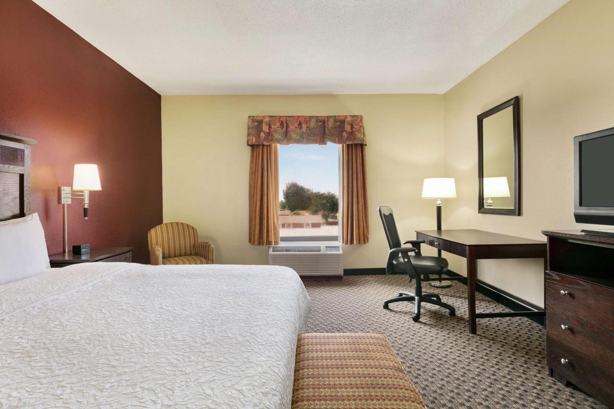 Hampton Inn & Suites Лотон Екстер'єр фото