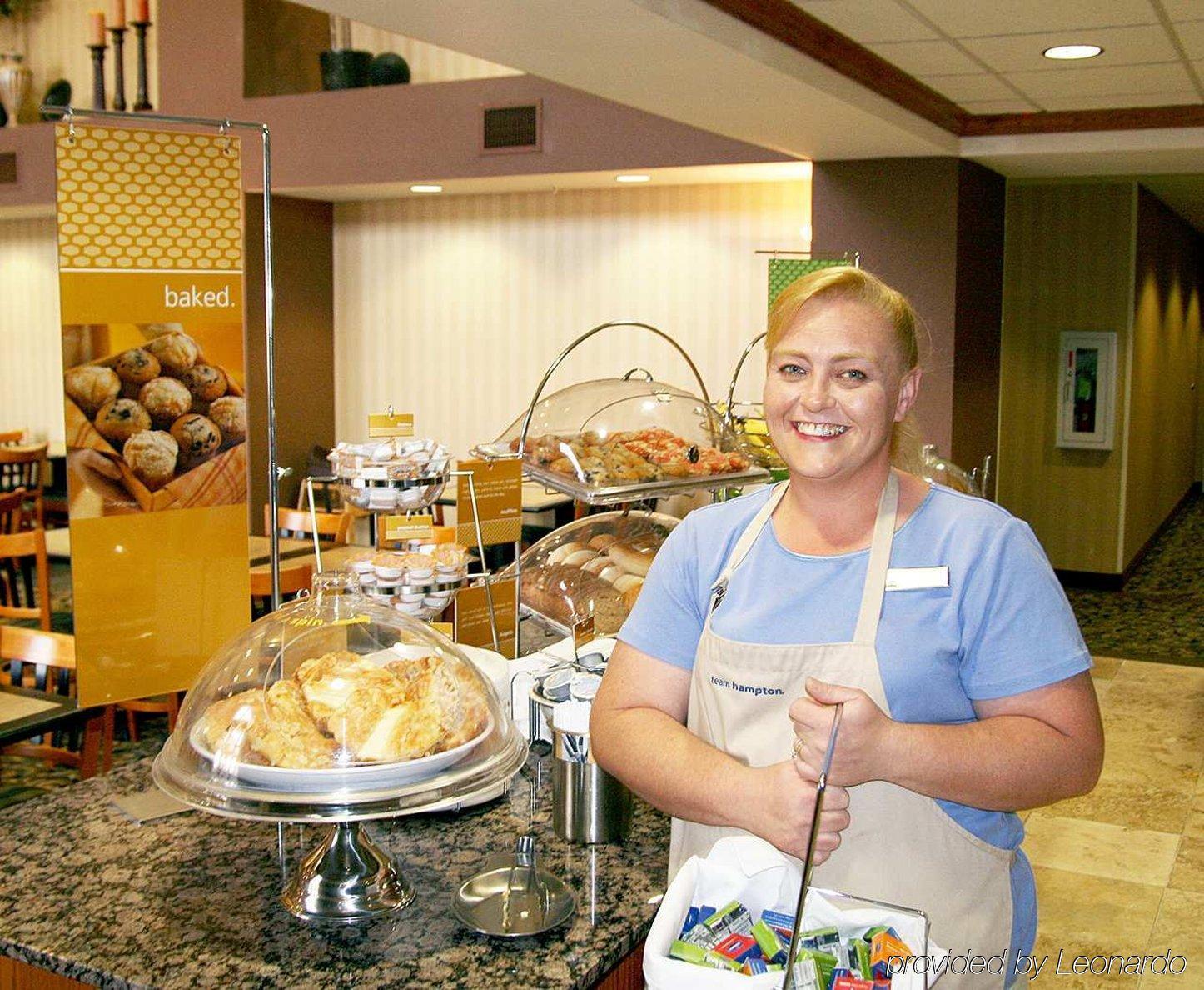 Hampton Inn & Suites Лотон Ресторан фото