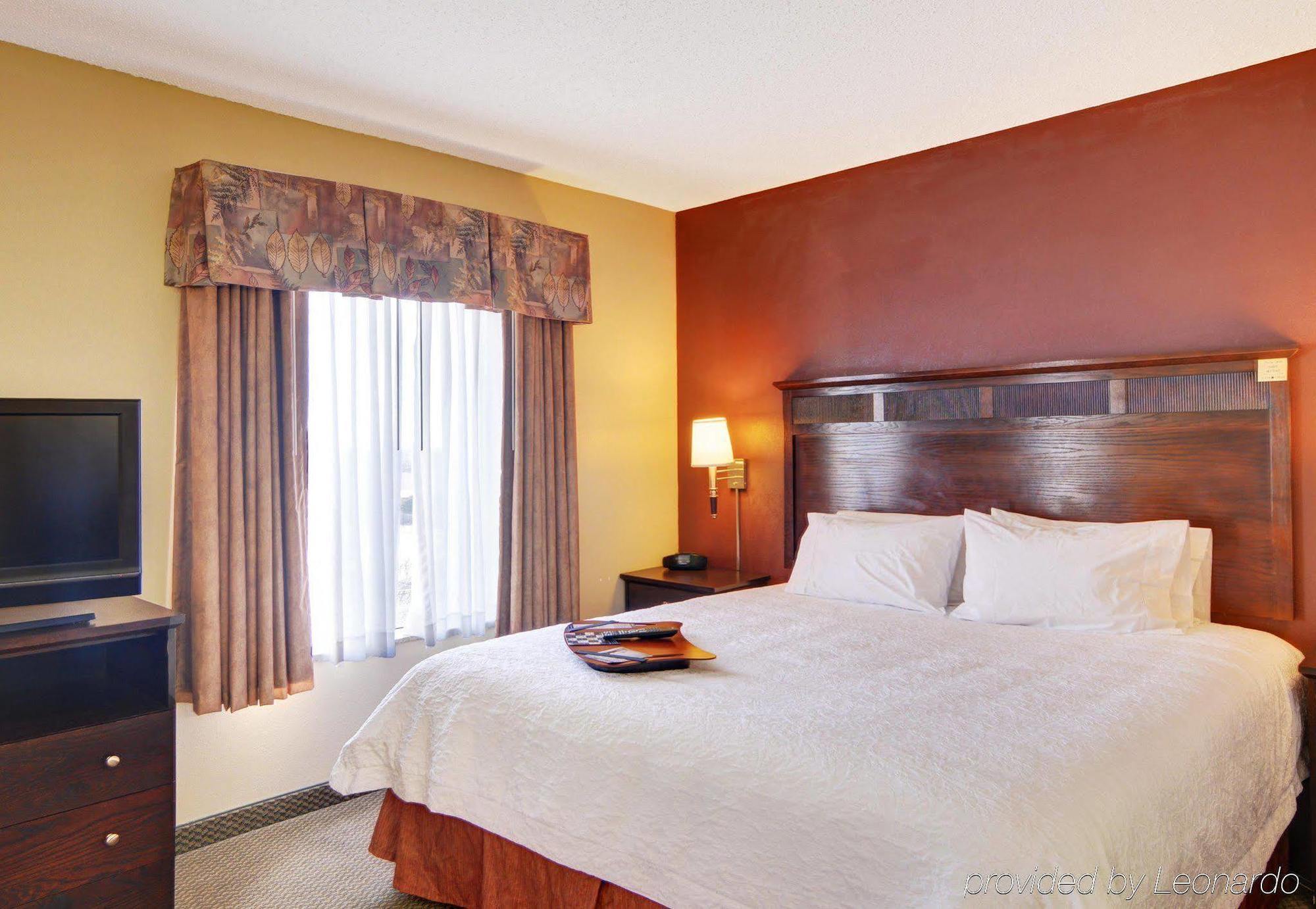 Hampton Inn & Suites Лотон Екстер'єр фото