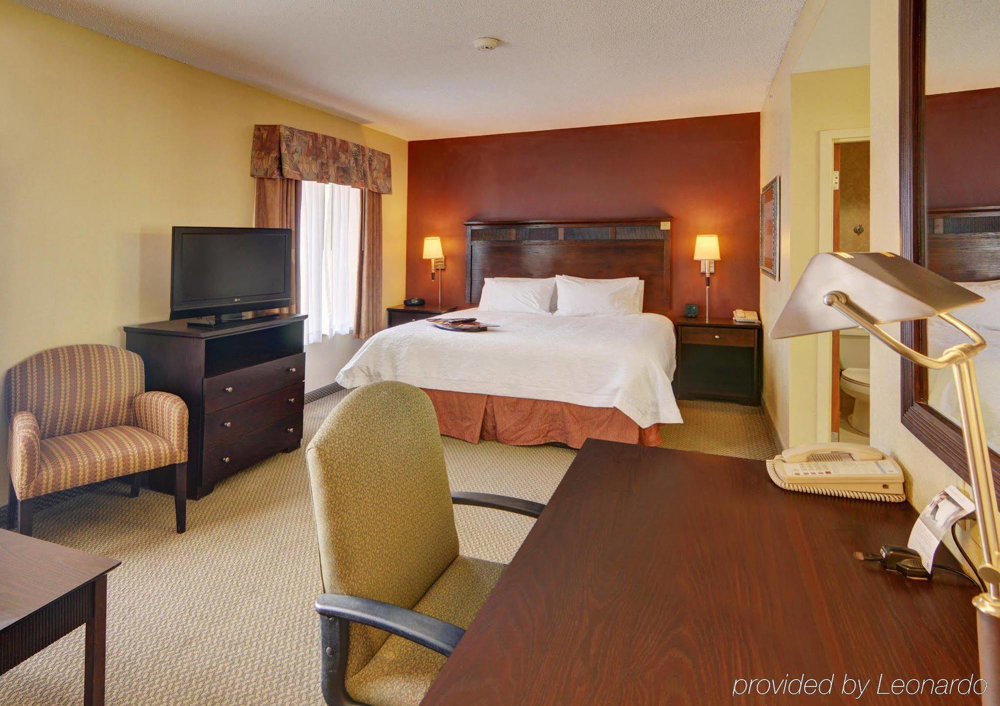 Hampton Inn & Suites Лотон Екстер'єр фото