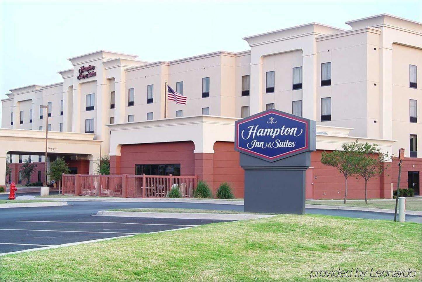Hampton Inn & Suites Лотон Екстер'єр фото