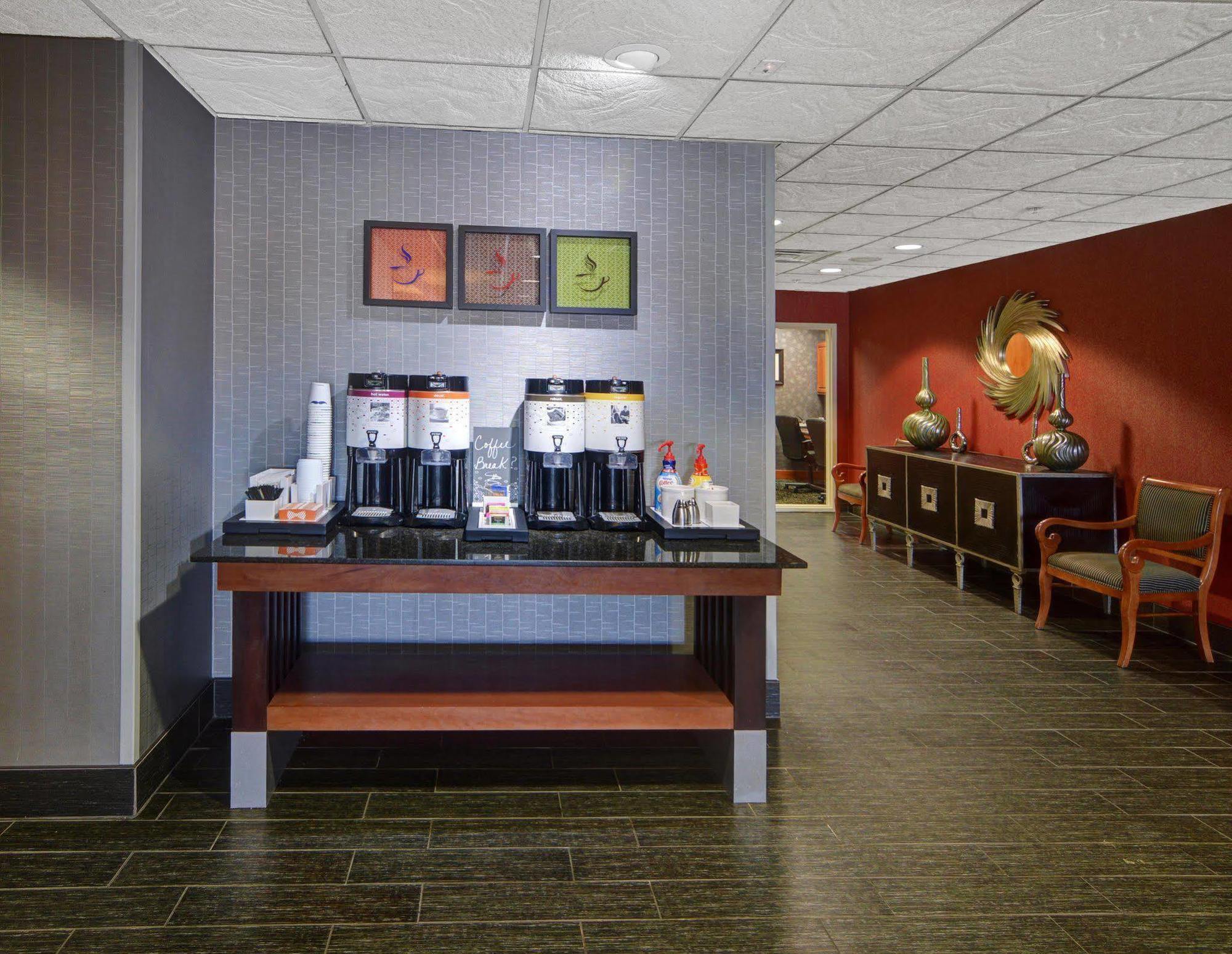 Hampton Inn & Suites Лотон Екстер'єр фото
