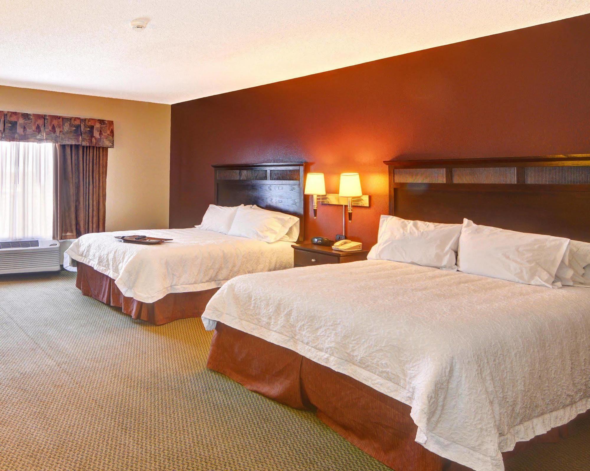 Hampton Inn & Suites Лотон Екстер'єр фото
