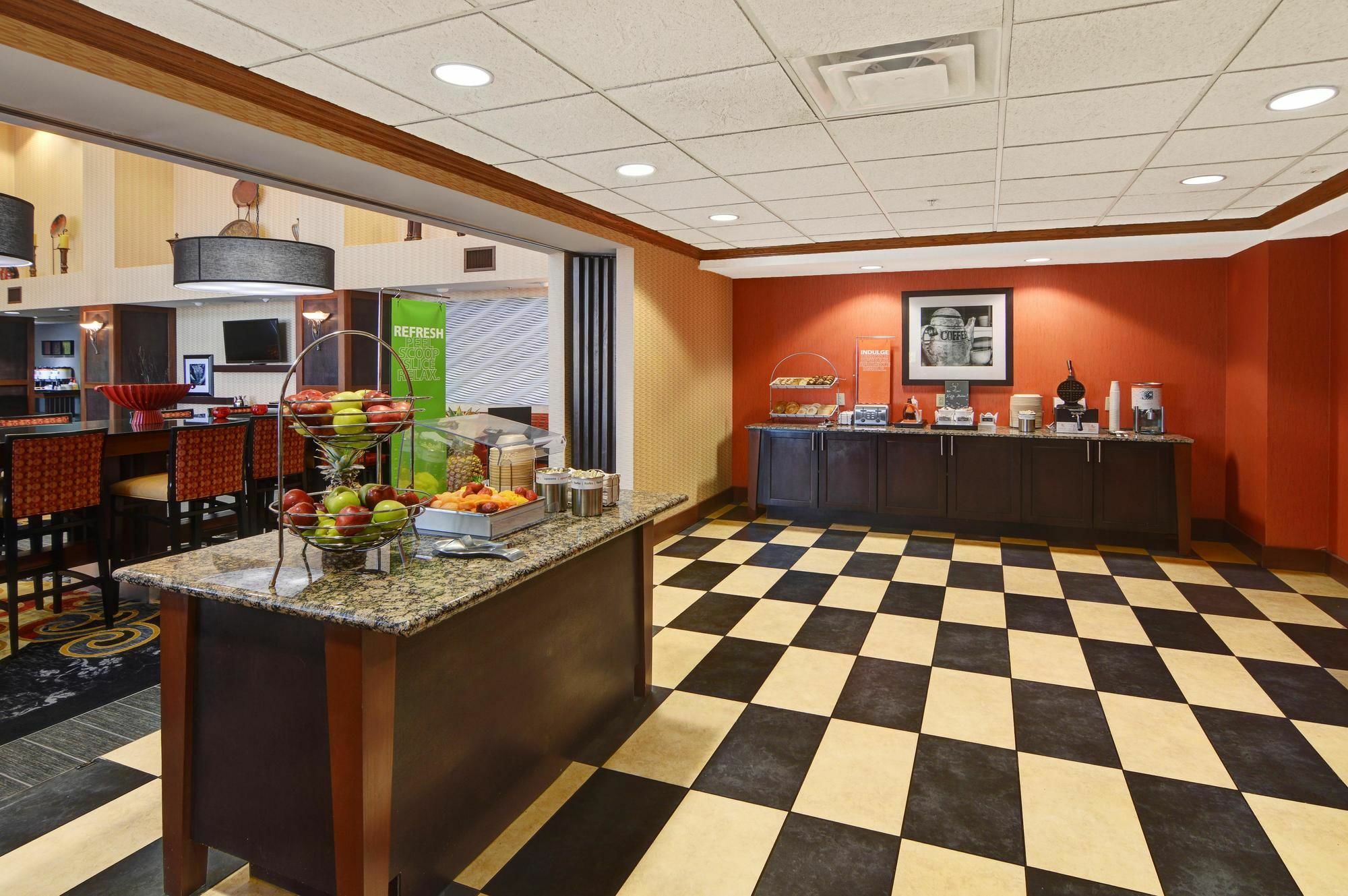 Hampton Inn & Suites Лотон Екстер'єр фото